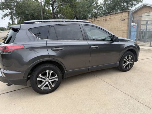 Used 2017 Toyota RAV4 LE FWD image 7