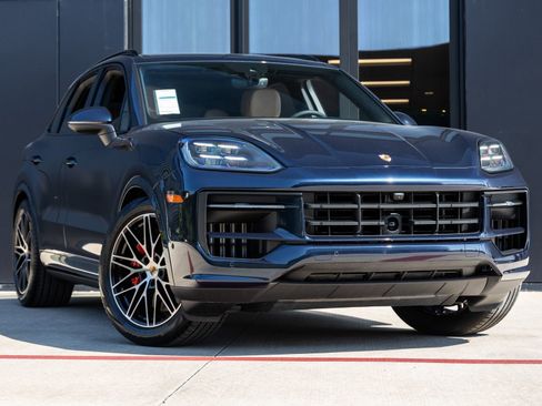 Certified 2025 Porsche Cayenne S AWD/4WD image 6