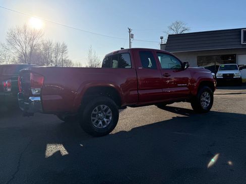 Used 2016 Toyota Tacoma TRD Sport image 69