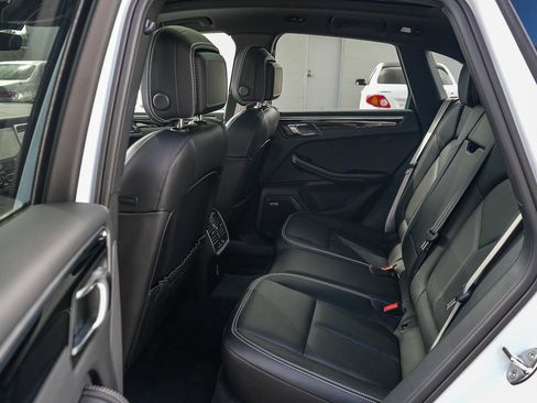 Used 2024 Porsche Macan AWD/4WD image 18