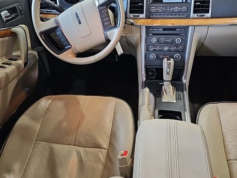 Used 2011 Lincoln MKZ image 23