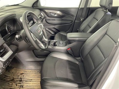 Used 2024 GMC Terrain SLT w/ Infotainment Package II image 2