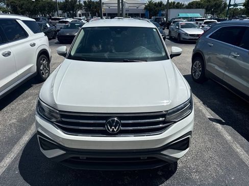 Used 2024 Volkswagen Tiguan SE FWD image 2