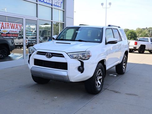 Used 2020 Toyota 4Runner TRD Off-Road Premium w/ Moonroof Package AWD/4WD image 6