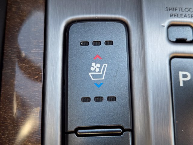 Used 2011 Hyundai Equus Signature RWD image 18