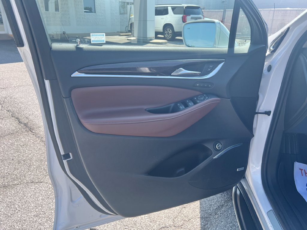 Used 2018 Buick Enclave Avenir w/ Avenir Technology Package AWD/4WD image 16