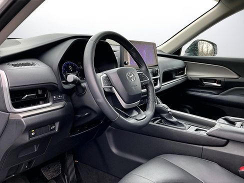 Used 2024 Toyota Grand Highlander Limited image 17
