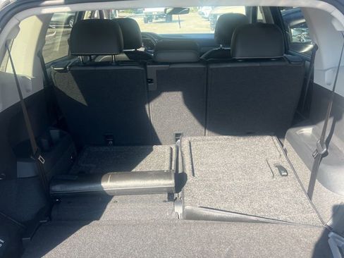 Used 2024 Volkswagen Tiguan SE image 10