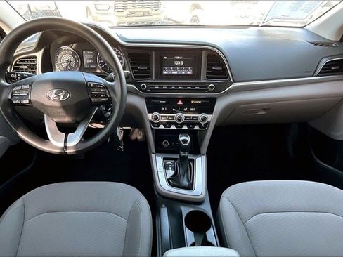 Used 2020 Hyundai Elantra SE image 15