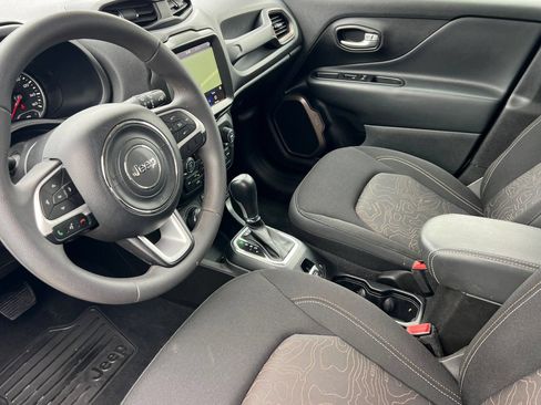 Used 2023 Jeep Renegade Latitude AWD/4WD image 11