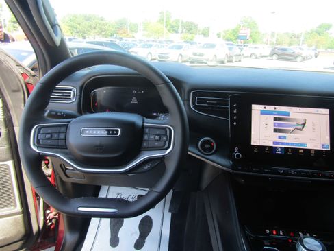 Used 2024 Jeep Wagoneer L Series II w/ Flexible Seating Group image 21