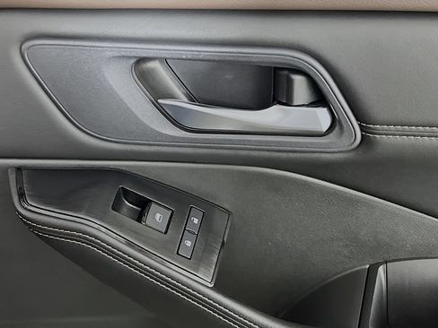 Used 2023 Nissan Rogue SV w/ SV Premium B Package image 32