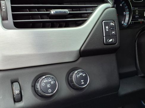 Used 2017 GMC Yukon SLT image 32