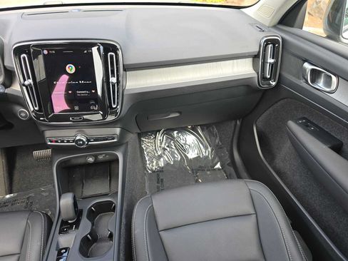 Used 2026 Volvo XC40 B5 Core w/ Climate Package AWD/4WD image 18