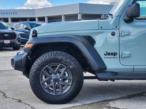 Used 2024 Jeep Wrangler Unlimited Sport AWD/4WD image 9
