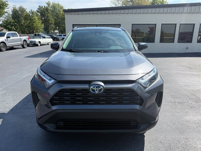 Used 2023 Toyota RAV4 LE AWD/4WD image 4