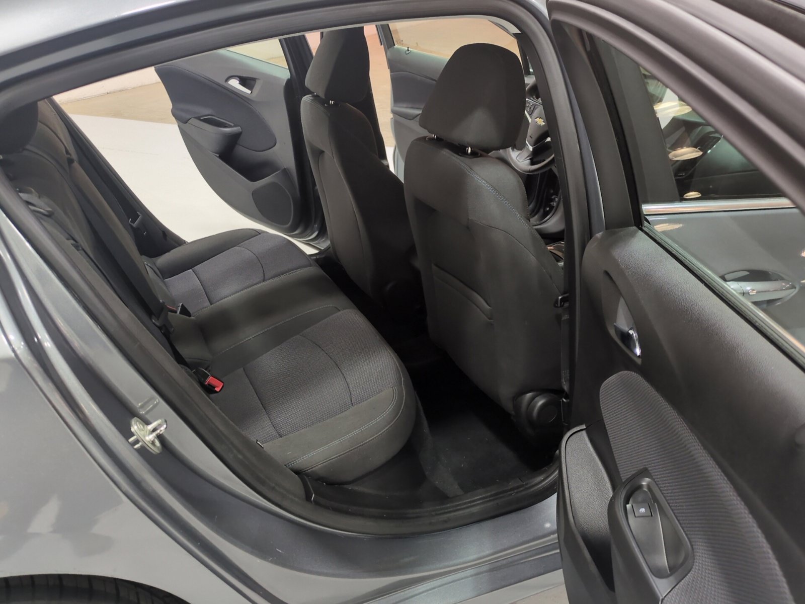 Used 2018 Chevrolet Cruze LT w/ Convenience Package FWD image 11