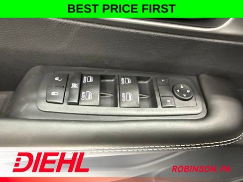 New 2027 Chrysler Pacifica Select w/ Family Tech Group FWD image 27