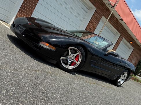 Used 2002 Chevrolet Corvette Convertible w/ Preferred Equipment Group1 image 8
