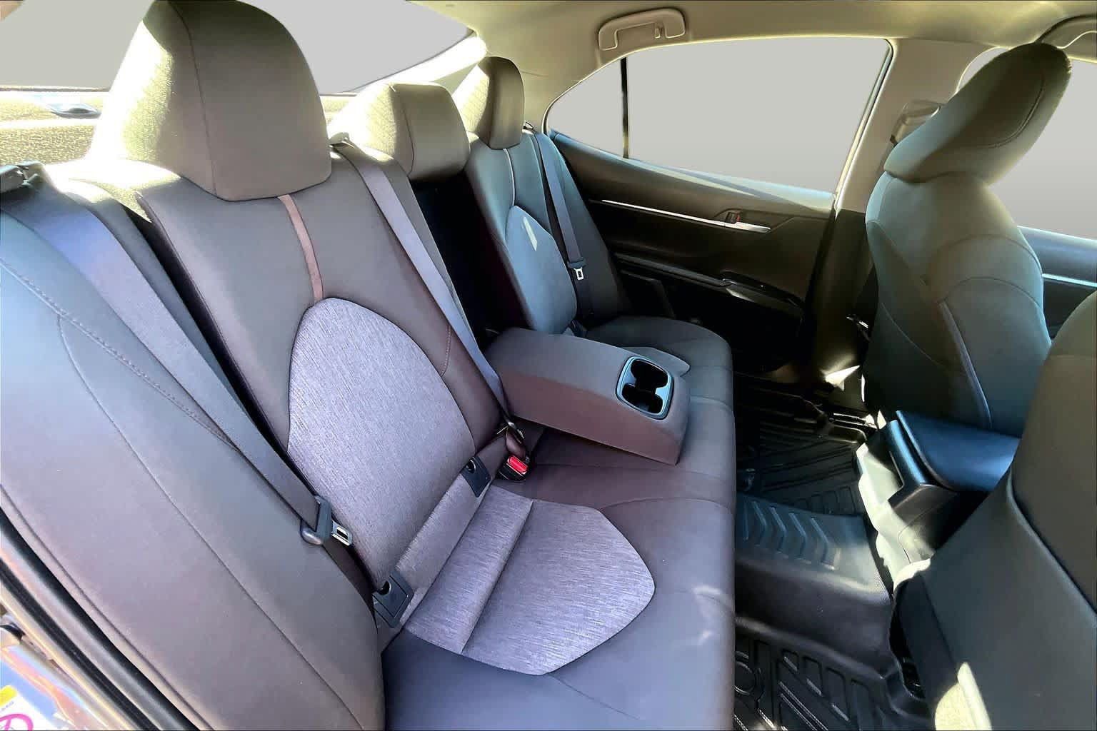 Used 2018 Toyota Camry LE FWD image 20