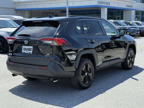 Used 2025 Toyota RAV4 LE AWD/4WD image 2