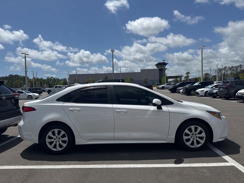 Used 2024 Toyota Corolla LE FWD image 2