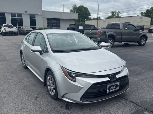 Used 2025 Toyota Corolla LE FWD image 3
