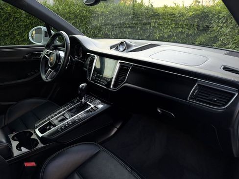 Used 2018 Porsche Macan GTS image 26