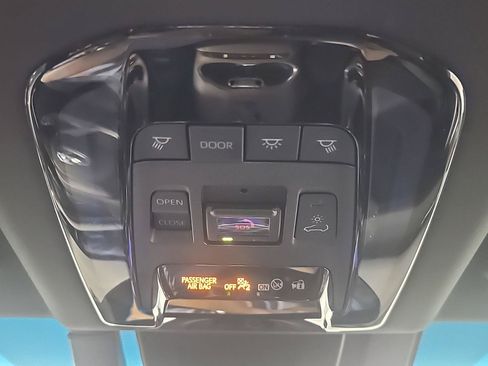Used 2024 Toyota Venza Limited AWD/4WD image 33