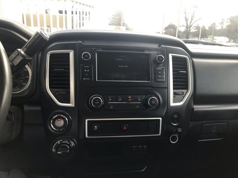 Used 2019 Nissan Titan S image 15