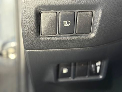 Used 2019 Toyota C-HR XLE FWD image 34