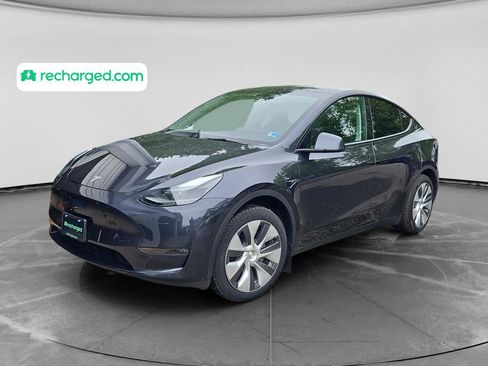 Used 2024 Tesla Model Y Long Range AWD/4WD image 1