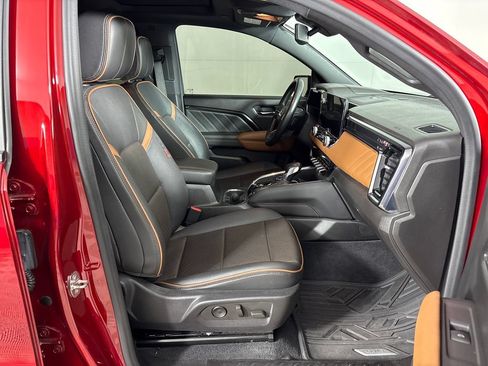 Used 2023 GMC Canyon AT4 w/ AT4 Premium Package AWD/4WD image 6