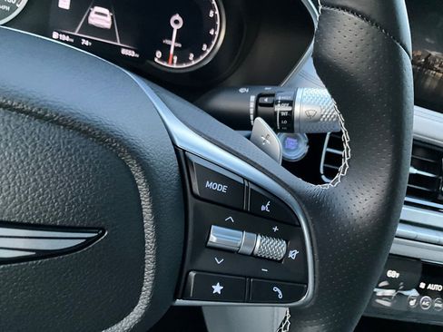 Used 2025 Genesis G70 2.5T image 18