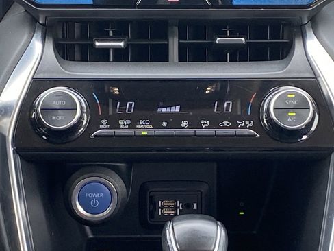 Certified 2022 Toyota Venza LE AWD/4WD image 29
