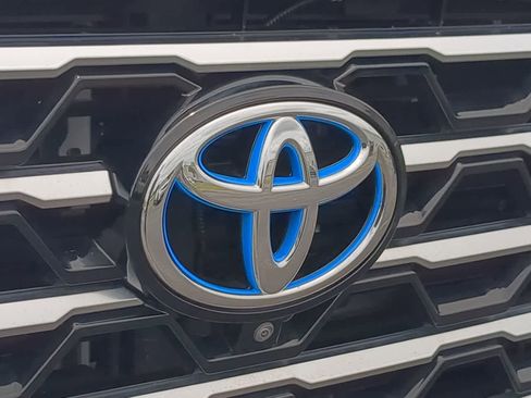 Used 2024 Toyota Tundra Capstone AWD/4WD image 12