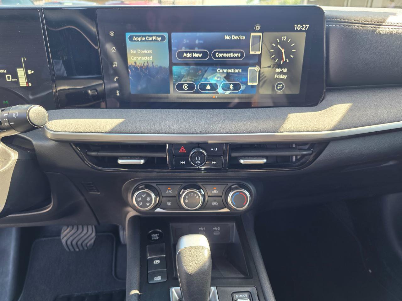 Used 2025 Nissan Kicks SV FWD image 15
