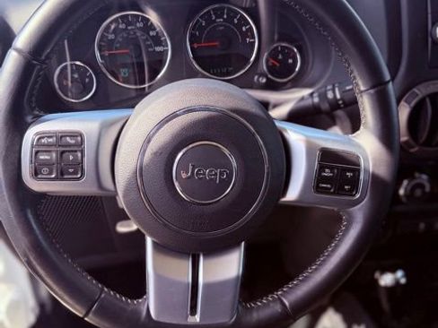 Used 2018 Jeep Wrangler Sport AWD/4WD image 18
