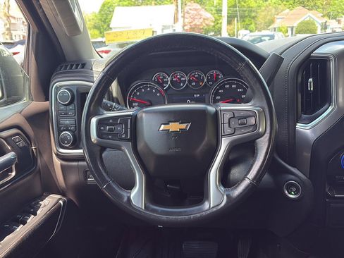 Certified 2022 Chevrolet Silverado 1500 LT AWD/4WD image 10