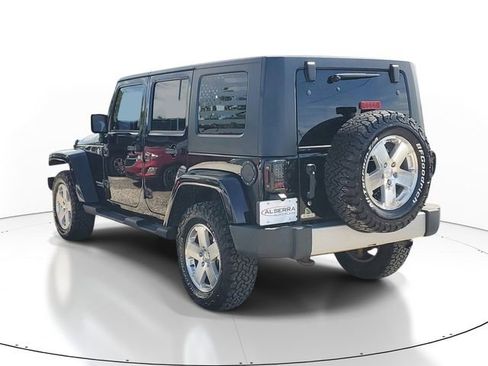 Used 2010 Jeep Wrangler Unlimited Sahara AWD/4WD image 3