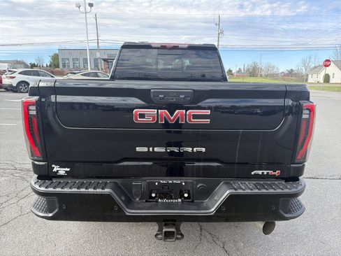 Used 2025 GMC Sierra 2500 AT4 w/ AT4 Premium Plus Package image 4