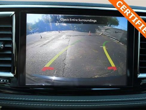 Used 2025 Chrysler Pacifica Limited image 25