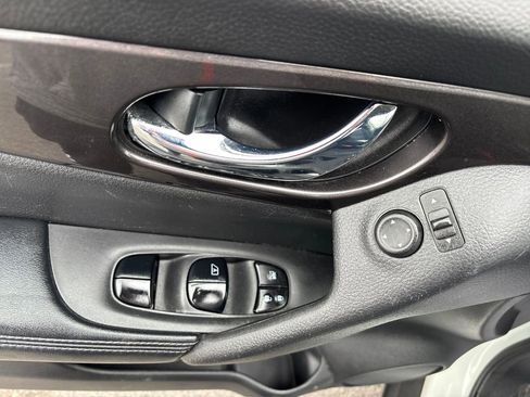 Used 2019 Nissan Rogue SV image 13