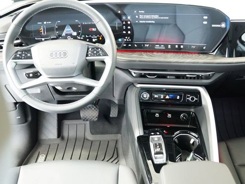 Used 2025 Audi Q5 Premium w/ Convenience Package image 12