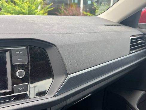 Used 2024 Volkswagen Jetta SE w/ Panoramic Sunroof Package FWD image 8