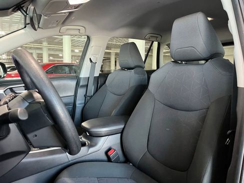 Used 2025 Toyota RAV4 XLE AWD/4WD image 13