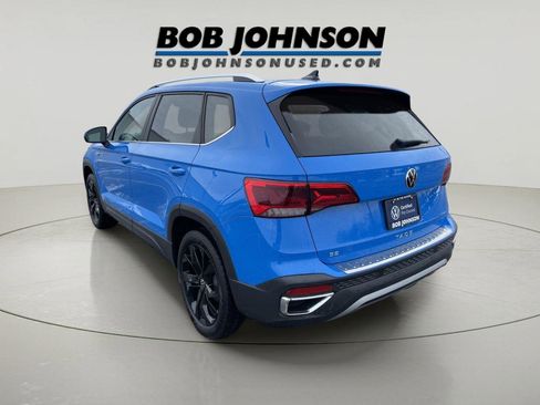 Used 2023 Volkswagen Taos SE w/ Black Wheel Package image 5