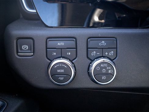 Used 2024 GMC Sierra 1500 Elevation image 19