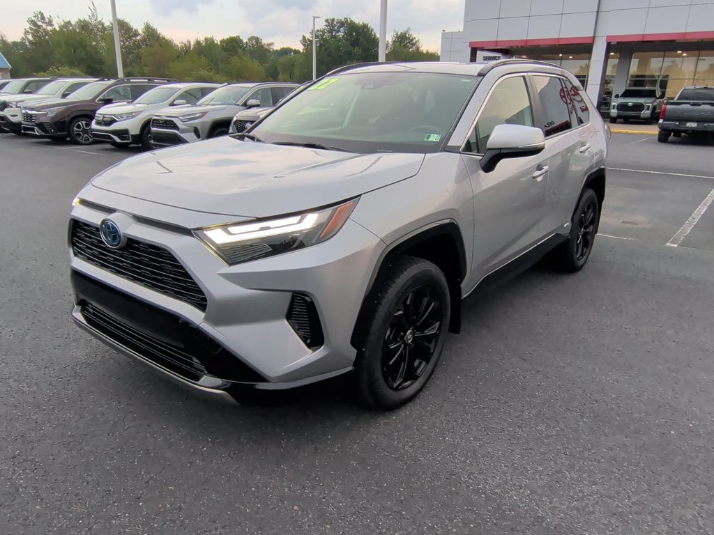 Used 2022 Toyota RAV4 SE w/ Convenience Package AWD/4WD image 4