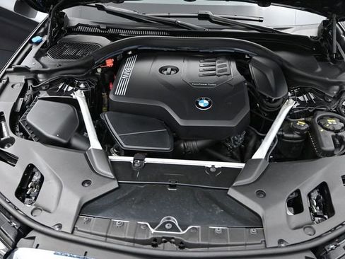 Used 2021 BMW 530i w/ Premium Package image 18